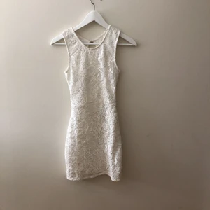  - Använd 1 gång,bra kvalitet, fin till examen,  frakt ca 59kr