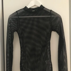  - Trendig nättröja från bikbok. Bara använd för bilder och är därför som ny. Köparen står för frakt