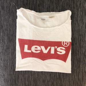 T-shirt från Levis i fint skick. Köparen står för frakt.