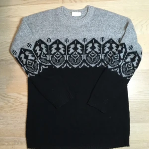  - Stickad tröja från Monki strl M. Frakt tillkommer 