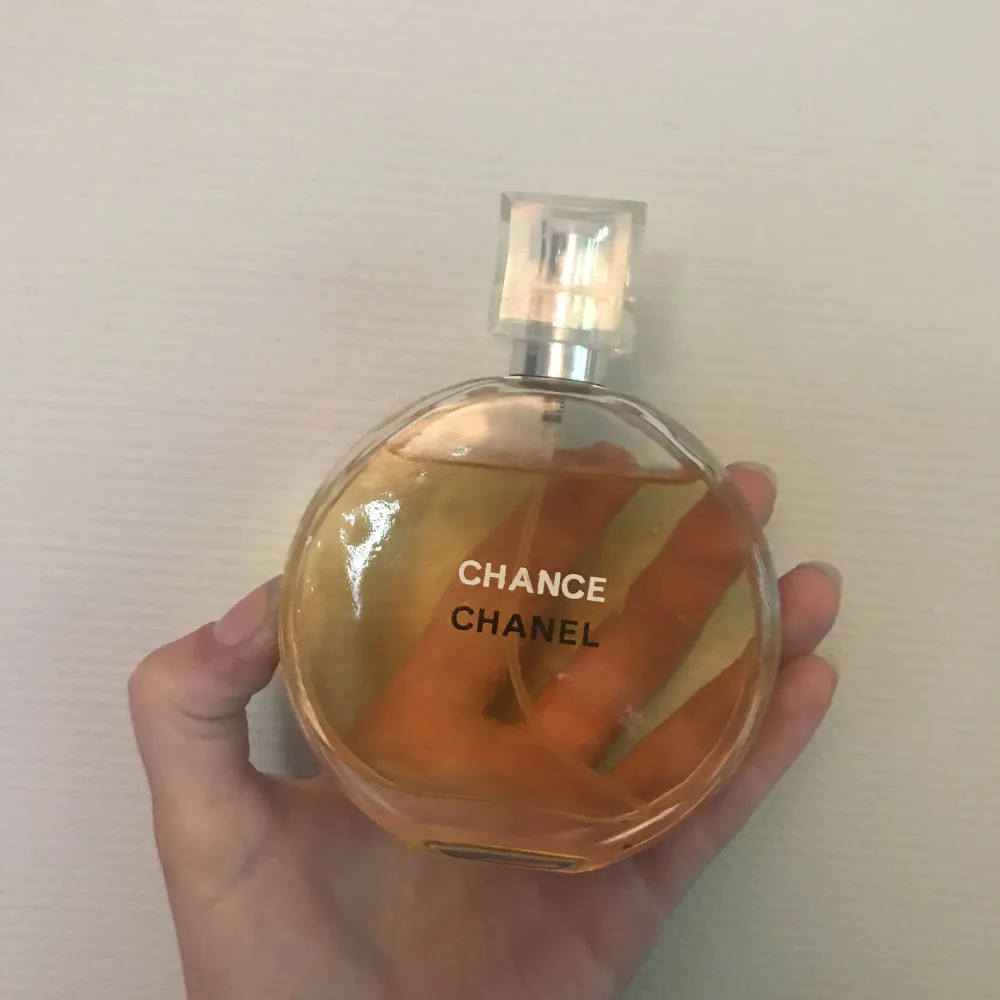 Chance Chanel knappt använd :) lägg bud! . Accessoarer.