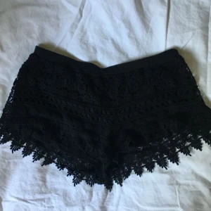  - Fina spets shorts från H&M,bra skick. FRI FRAKT