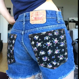  - Jeansshorts från Levis köpta på beyond retro. Aldrig använda. Lite stora på mig som vanligtvis har S. Möts upp i Stockholm annars tillkommer frakt!