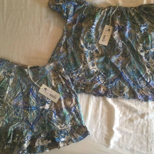  - set från JC med jättefint mönster och söta volanger 🌺 helt nytt med tags kvar. Nypris 499:-  frakt tillkommer✌️