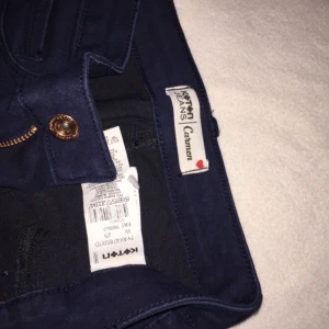  - Helt nya jeans från Modanisa i navy som jag aldrig använt. Har bara legat bland mina andra oanvända jeans. Köparen står för frakten 