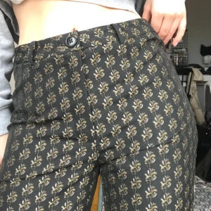  - Mönstrings kostymbyxor från hm. Använda ca 3 gånger. Möts upp i Stockholm annars tillkommer frakt!