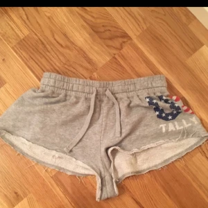  - Shorts i fint skick storlek s