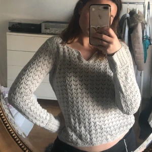  - Jättefin tröja från Odd Molly, den är knappt använd och kostade över 1000 lappen när den köptes. Priset går att förhandla kring. Storleken är 1 vilket passar allt från xs till M