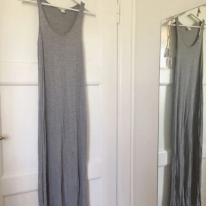  - Långklänning i ljusgrått från HM💃🏼