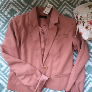  - Köpt begagnad, aldrig använd av mig men sitter fint på! 