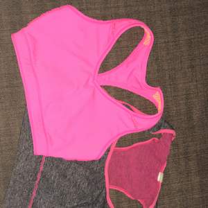 Två bekväma sport-bh, den rosa sitter lite tightare, båda för 60 frakt tillkommer 🌸