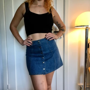  - Jeans-kjol från Beyond Retro strl S. Frakt tillkommer