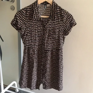  - ALLT SKA BORT! Annars slängs det.   Allt är i bra skick, har tröttnat på dessa plagg, därför säljer jag de billigt   10kr via Swish, frakt 10kr 🌟