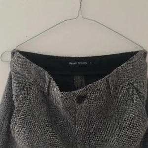  - Byxor från Filippa K stl. S. Lite använda. Men fint skick! 