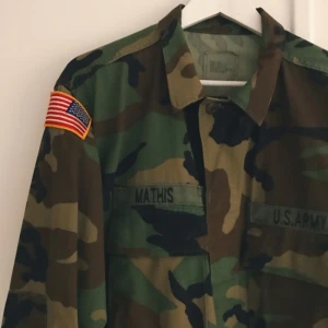  - US Army jacka, köpt i vintagebutik i London. Möts upp i Sthlm eller fraktar mot fraktkostnad. 