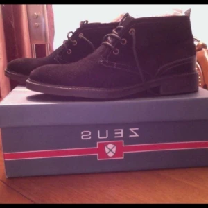  - ZENUS! skor. str. 41, ny pris; 1100kr. Skick : Ny