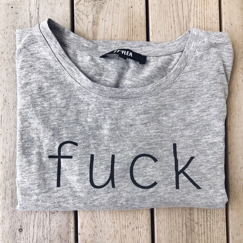 Fuck-tshirt inköpt i CPH. Skriv gärna vid frågor eller önskemål om fler bilder!📷. T-shirts.