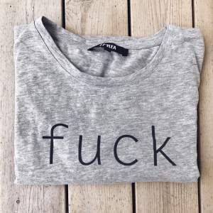 Fuck-tshirt inköpt i CPH. Skriv gärna vid frågor eller önskemål om fler bilder!📷
