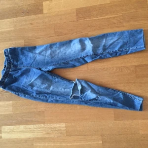  - Jeansleggings från gina tricot