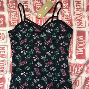  - Två snygga linnen i samma modell från Tally Weijl. I small & oanvända med prislappar kvar. Köp båda och få fri frakt❤️