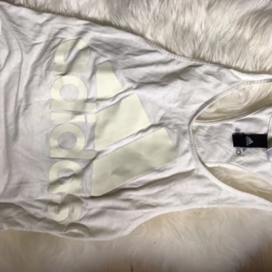  - Nytt oanvänd adidadlinne. Frakt 28 kr eller hämtas i Göteborg 