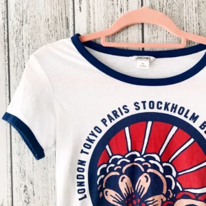  - Tröja från Monki i XS. Säljes för 50kr, ink frakt