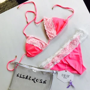  - Helt oanvänd bikini från Elsa and Rose. Överdel L och underdel XL. Men deras märke är som bekant något mindre i storlekarna! Pris kan diskuteras vi snabb affär. Frakt tillkommer. Hojta för fler bilder!:)