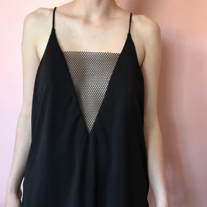  - Fin tröja från hm med djup v-ringning täckt med nät✨ 