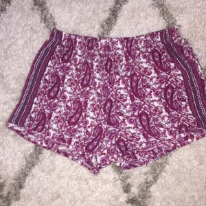  - Söta shorts från Bikbok.  Som nya 🌷✨