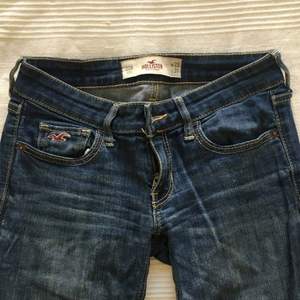 Hollister jeans! STORLEK: W:23 L:31!❤ 