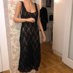 Spetsklänning vintage  - Vintage spetsklänning. Mycket stretch. Frakt tillkommer alt avhämtning i Stockholm