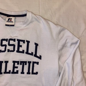 Russel Athletic Sweatshirt  - Snygg Vit vintage Sweatshirt Från Russel Athletic i storlek M!