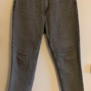 Gråa jeans  - Gråa momjeans