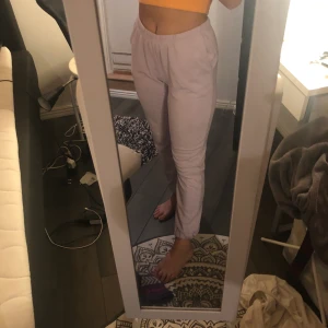 Lila mjukisbyxor  - Använda 1 gång. Passar som M också Frakt ingår💞Skriv för fler bilder