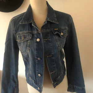 Diesel JeansJacka/ M fast mer som S - Bra skick.