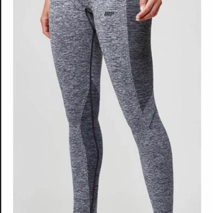 Träningsbyxor - Säljer dessa snygga träningsbyxor från my protein. Storlek m men passar mig som har s. Nästan aldrig använda så väldigt fint skick! 