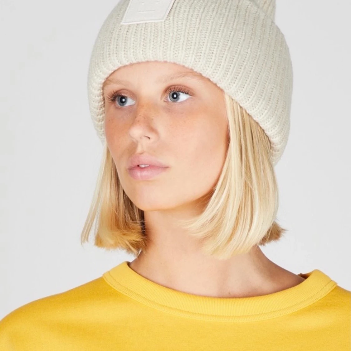 Acne Mössa Beige  - 90