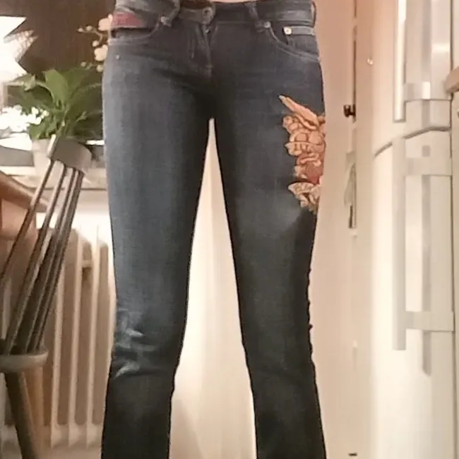 Svin coola ed hardy jeans i storlek 25, knappt använda. Jeans & Byxor.