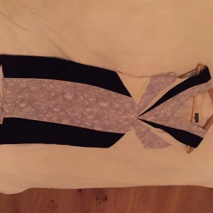  - Använd 2 gånger. Siden inuti.  Snygga former som gör en slim. 36:a Märke : wardrobe