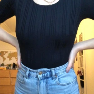 Body - En svart body som inte ger några troslinjer alla (se bild). Köparen står för frakten, men kan också mötas upp i Lund och Malmö💞🥰🥳❤️😚