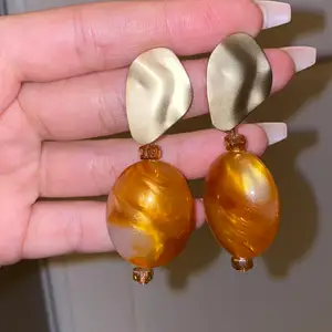 Guld / orange örhängen jätte fina använt de 1 gång 