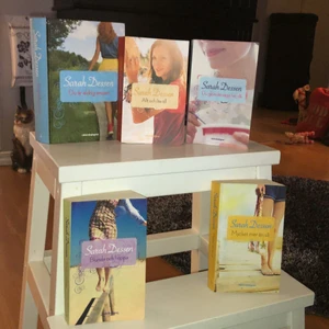 Sarah dessen böcker - Fem par Sarah Dessen böcker för ett bra pris🎀Budgivning i kommentarerna eller dm:a mig🎀❤️en bok för ett pris eller alla för ett annat❤️(köparen står för frakten)