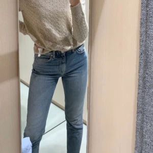 Jeans från weekday  - Säljer mina superfina jeans från weekday som tyvärr inte passar längre. 100kr + frakt, skriv för fler bilder eller frågor 🥰