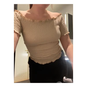 Beige topp - Beige topp, storlek M