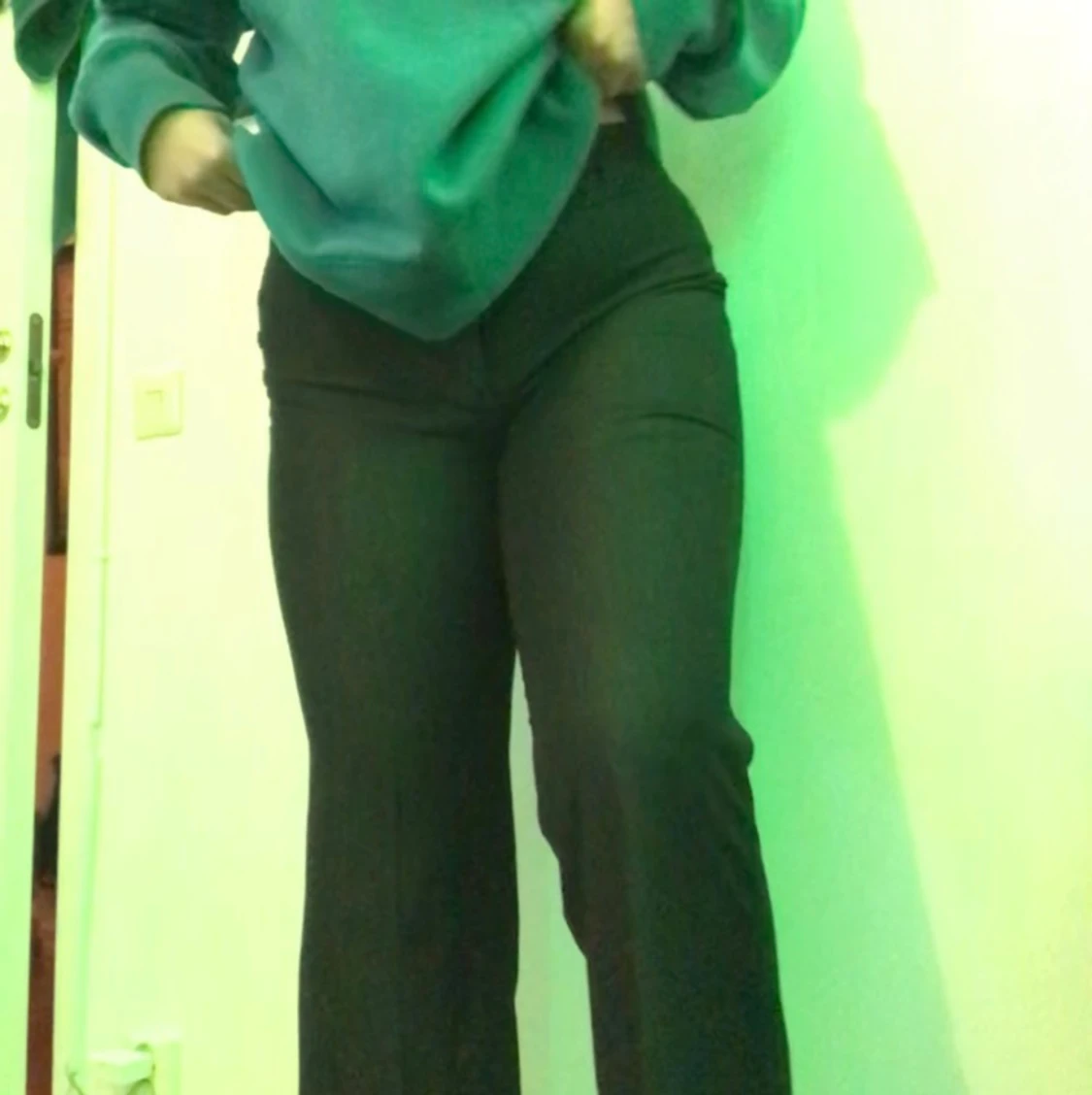 Mörk grå kostymbyxor