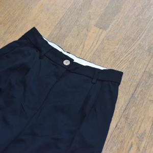 Kostymbyxor - Ett par kostymbyxor i storlek 40 som ej är använda, lappen kvar. Sitter fint, men kommer tyvärr inte till användning. 