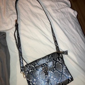 Väska  - skit snygg väska knappt använd 