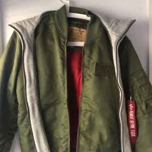 Alpha intustries jacka  - Använd fåtal gånger Ny pris: 2700