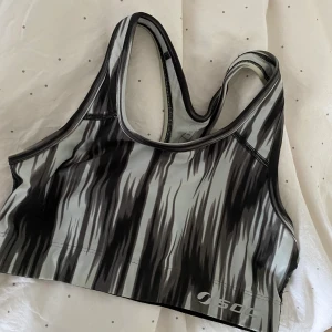 Sportbh - Använd 1 gång , frakt kostar extra