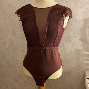 Body - Snygg festbody, frakt tillkommer